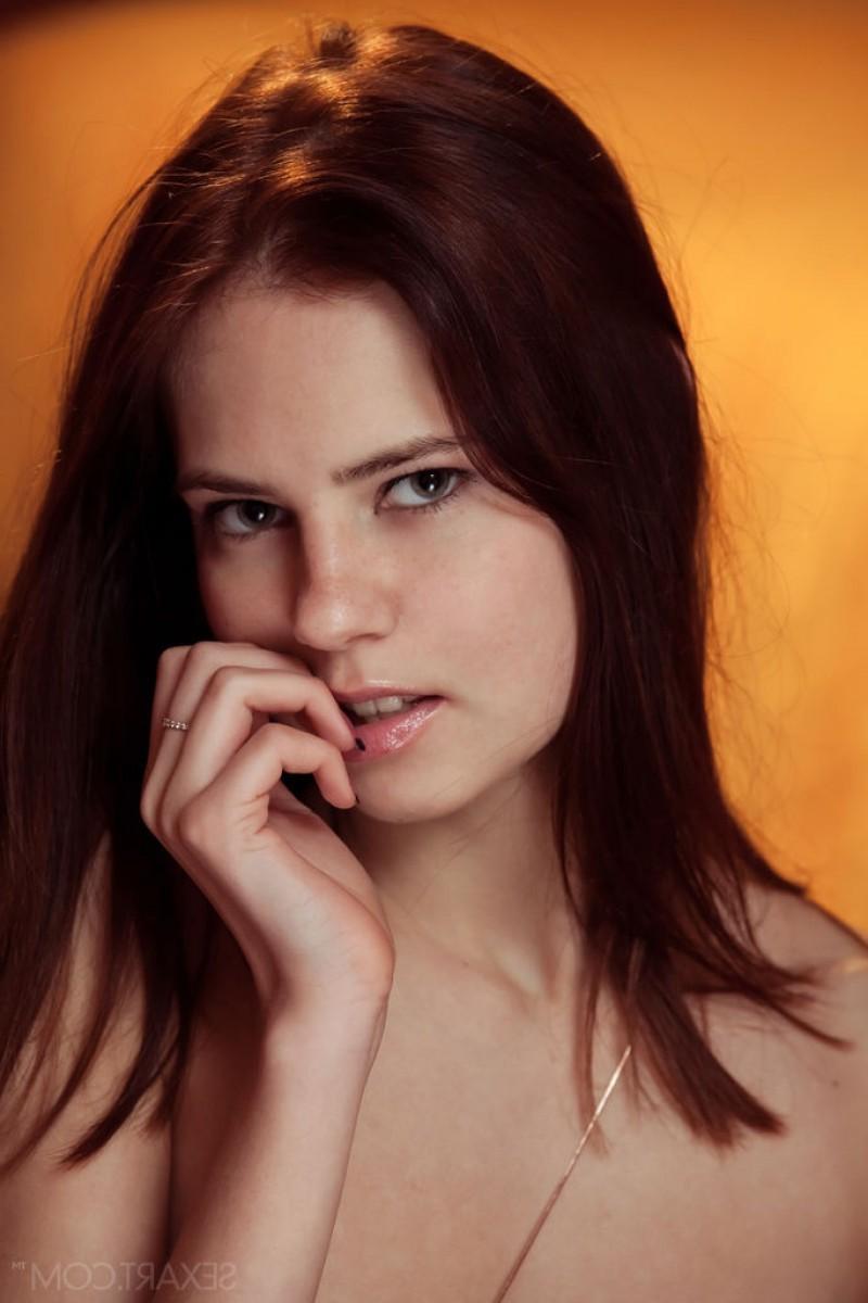 12P Super hot lean babe in lingerie