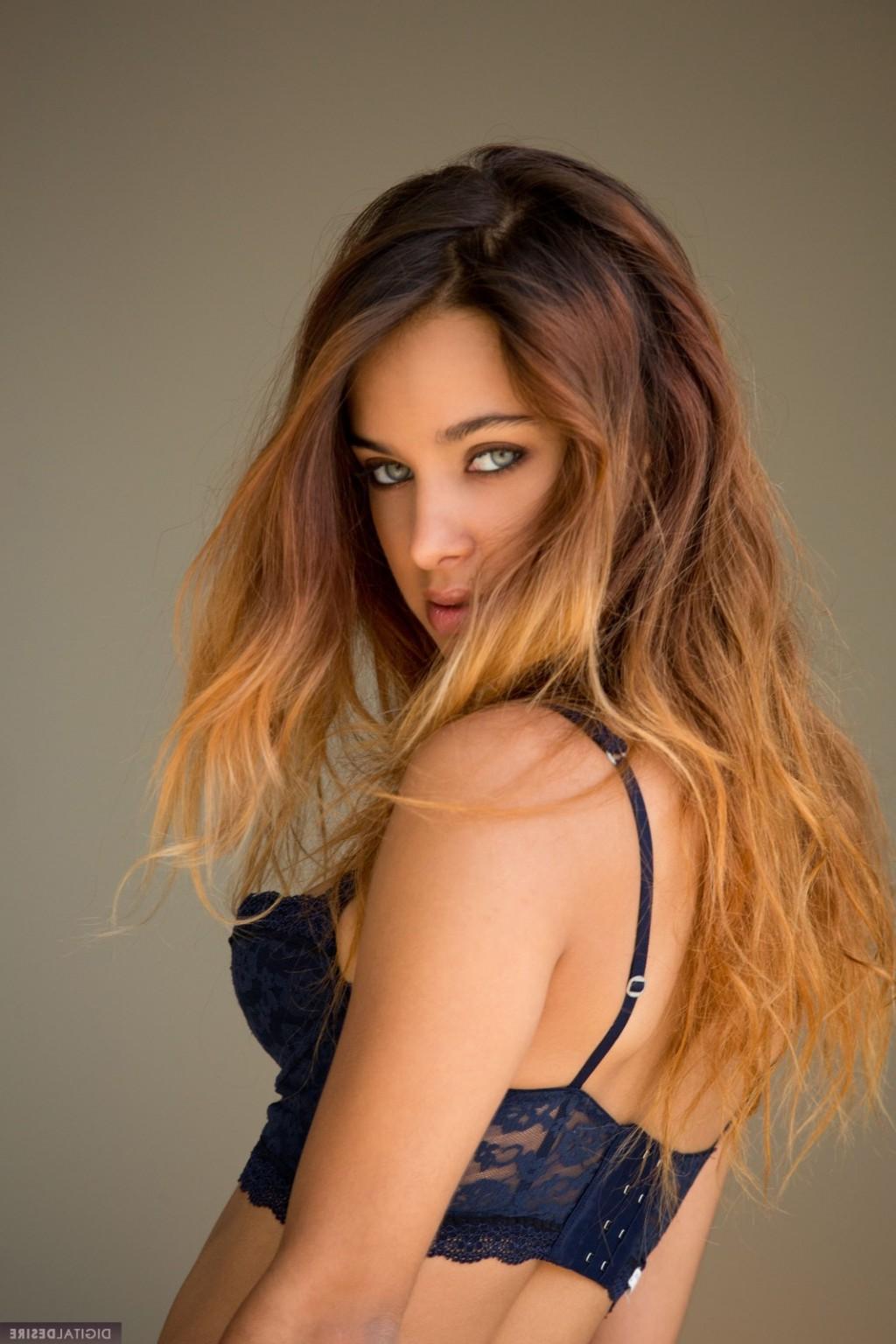 16P Stunning Uma Jolie slips off her white panties