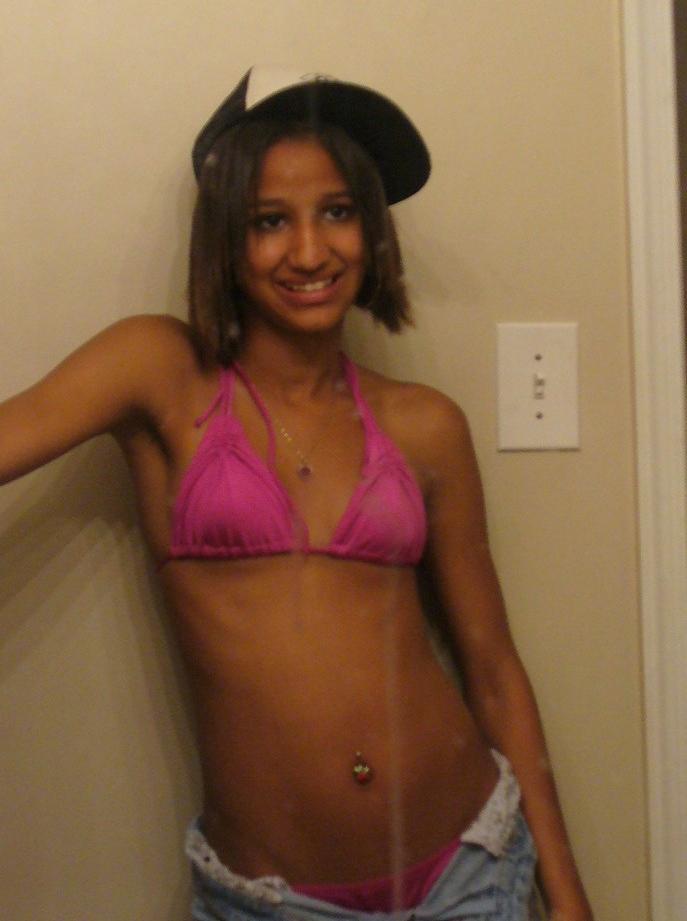 15P Naughty and hot selfpics taken by an amateur ebony chick