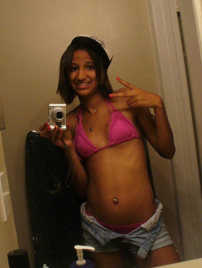 15P Naughty and hot selfpics taken by an amateur ebony chick