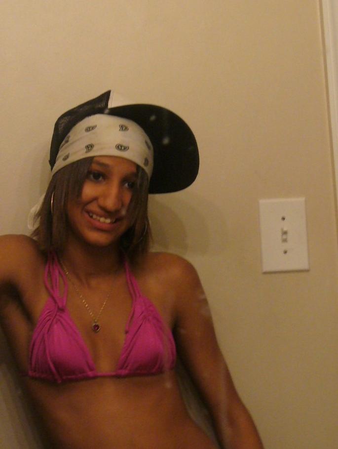 15P Naughty and hot selfpics taken by an amateur ebony chick