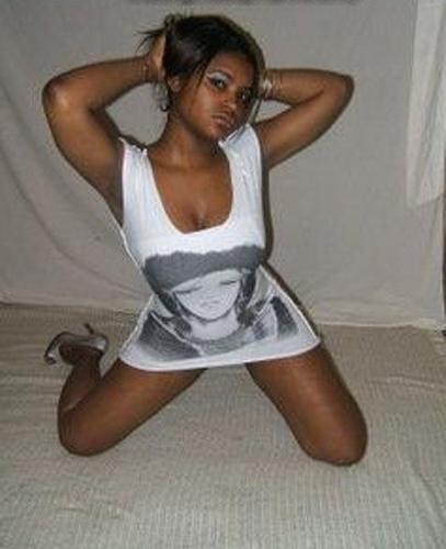15P Naughty and hot selfpics taken by an amateur ebony chick