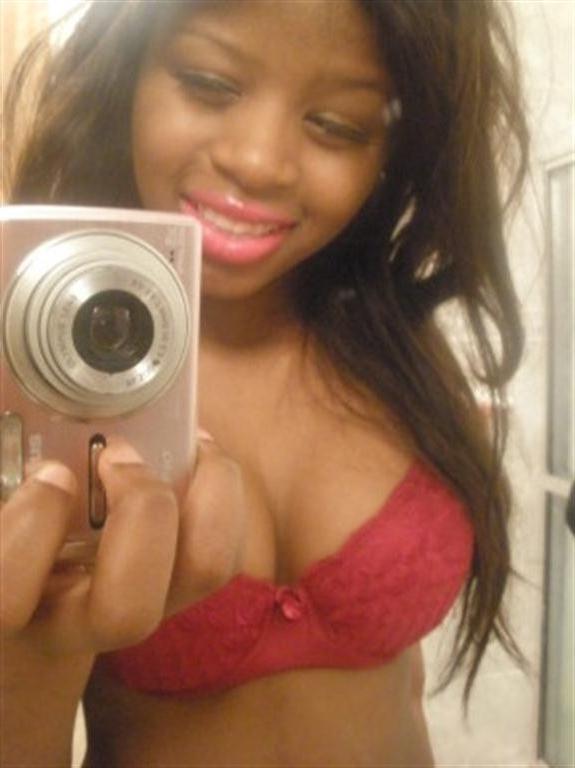 15P Naughty and hot selfpics taken by an amateur ebony chick