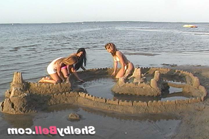 15P Teen beauties screwing in a 3some with Shelby Bell