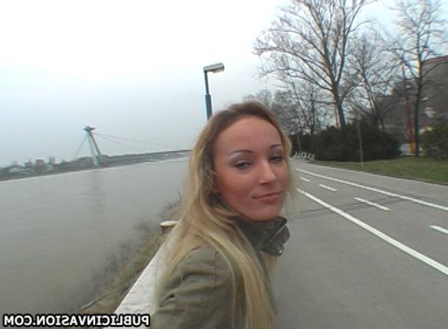 16P gutter skank gets her 10 bucks and goes to work on thick cock