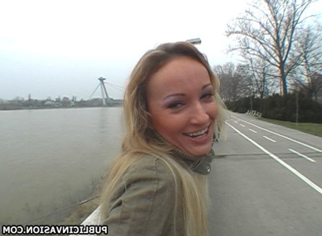 16P gutter skank gets her 10 bucks and goes to work on thick cock