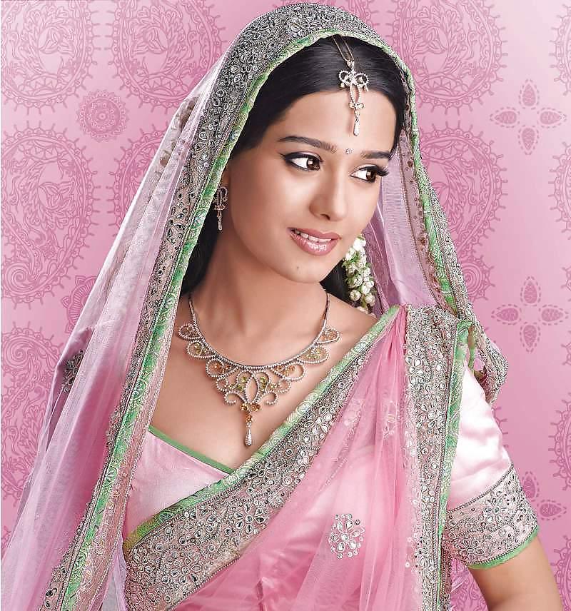 25P Indian slim n sexy  amrita rao.