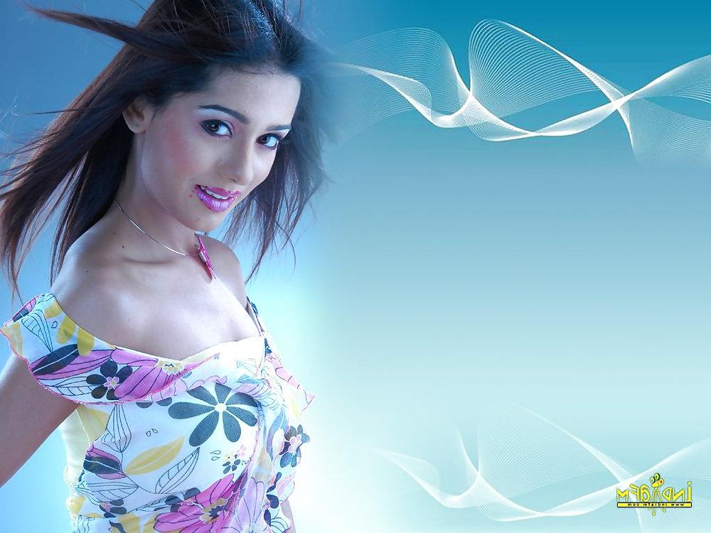 25P Indian slim n sexy  amrita rao.