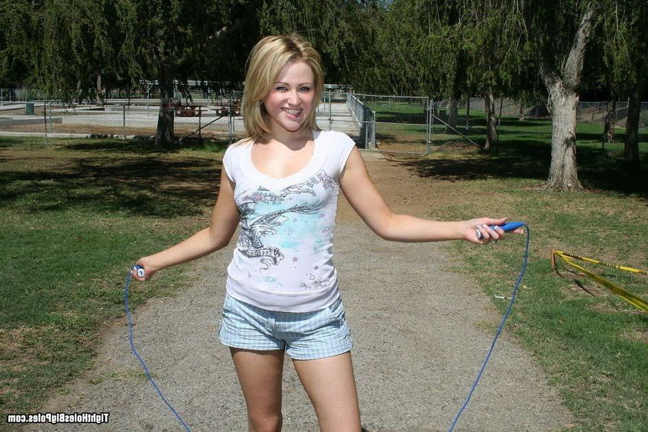 15P Blonde teenie Sindee Jennings on bigcock in action