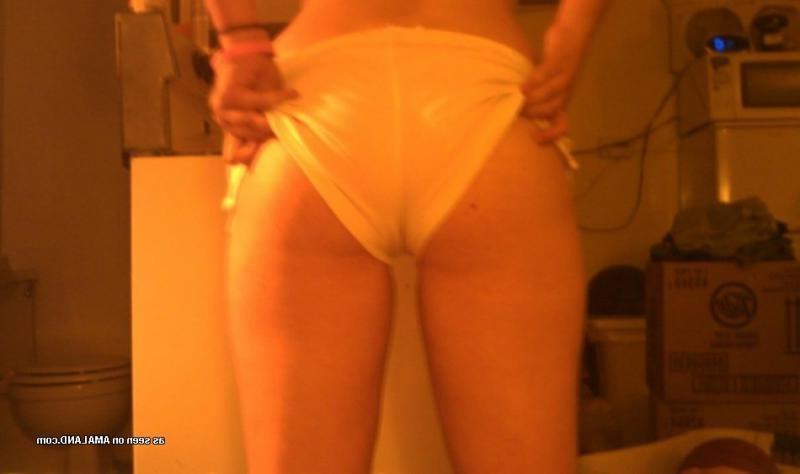 10P Video of a horny naughty chick sucking on a hard cock