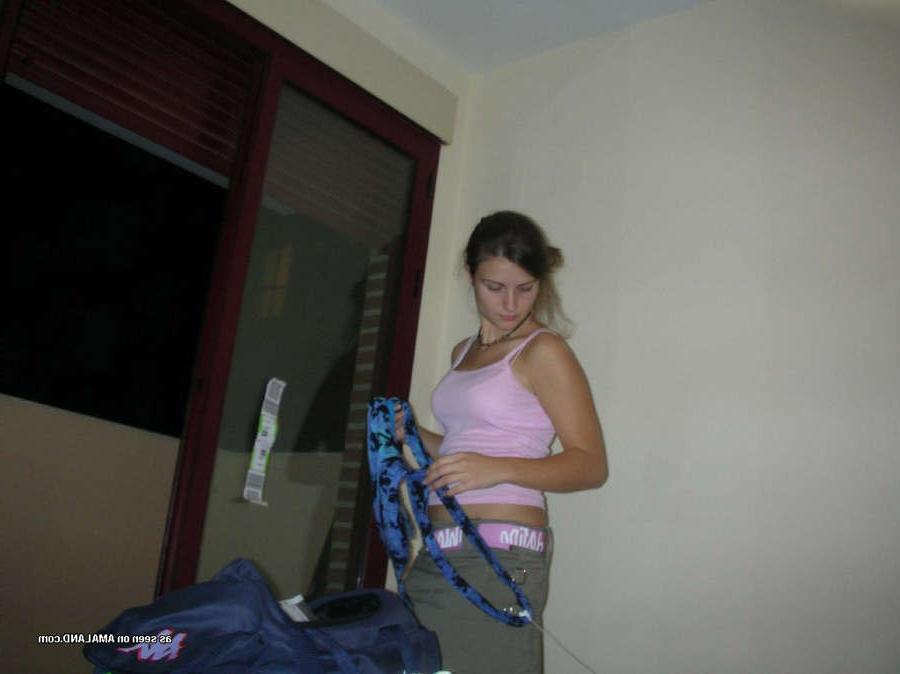 16P Pictures of wild Sandy playing with her BF's cock