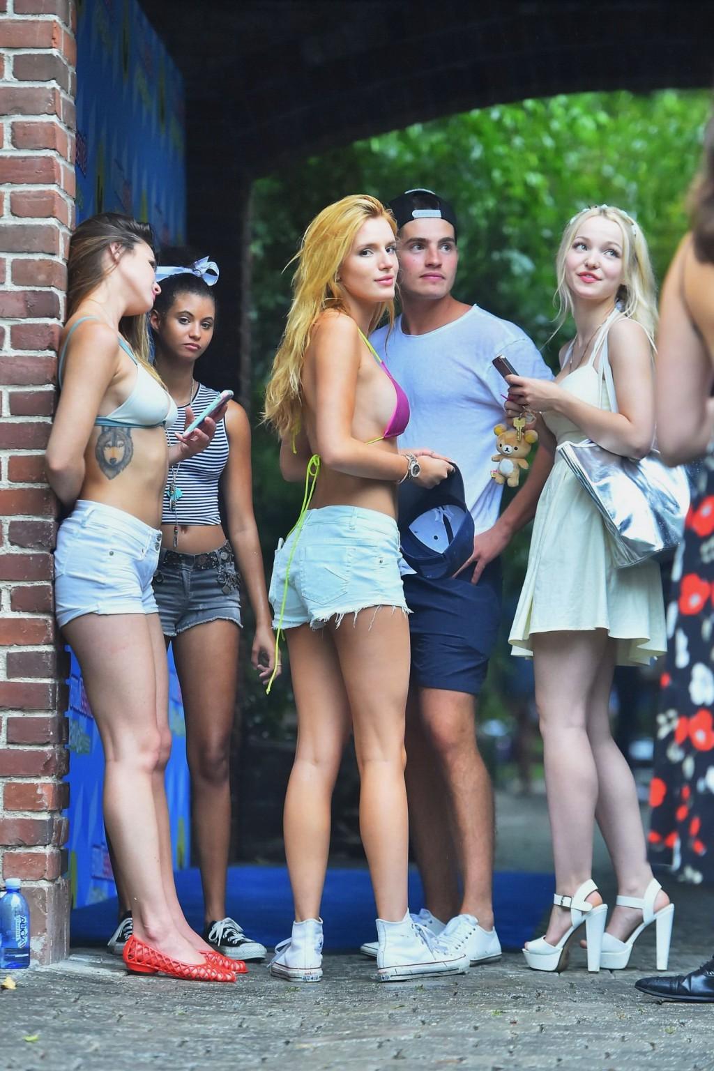 16P Kaili Thorne showing bikini pokies with her hot sister