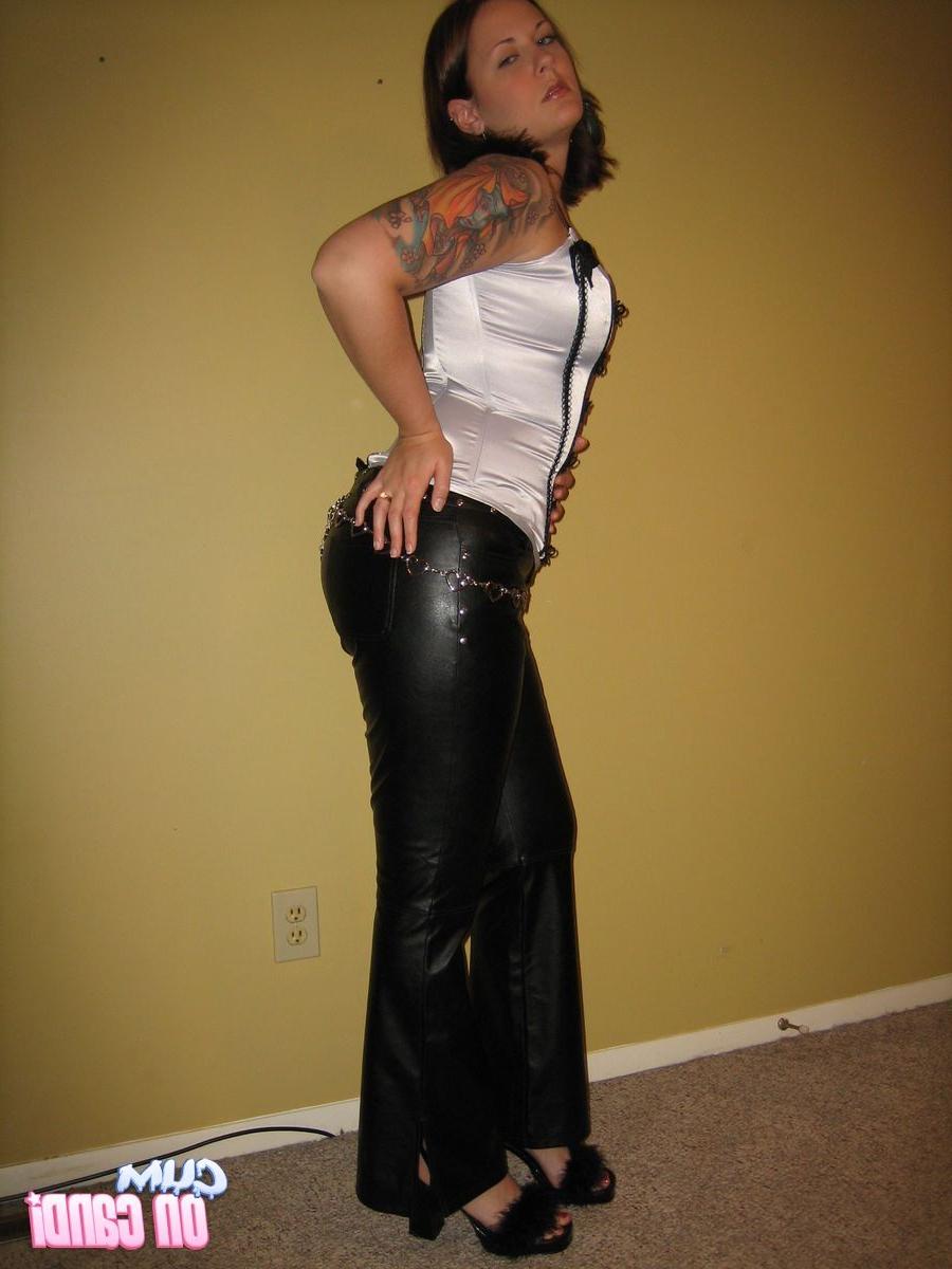 16P Candi Gets A Super Sloppy Facial