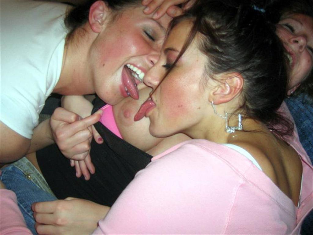 18P Brunette babes with sloppy cumshots
