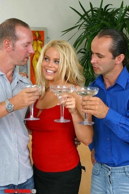 16P Blonde slut getting gang banged for limo ride