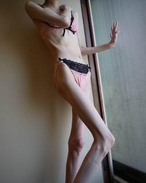 12P very skinny girls showing off their bones
