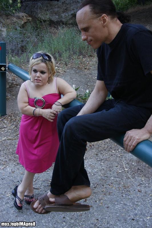 15P Midget Stella Gets A Huge Cock