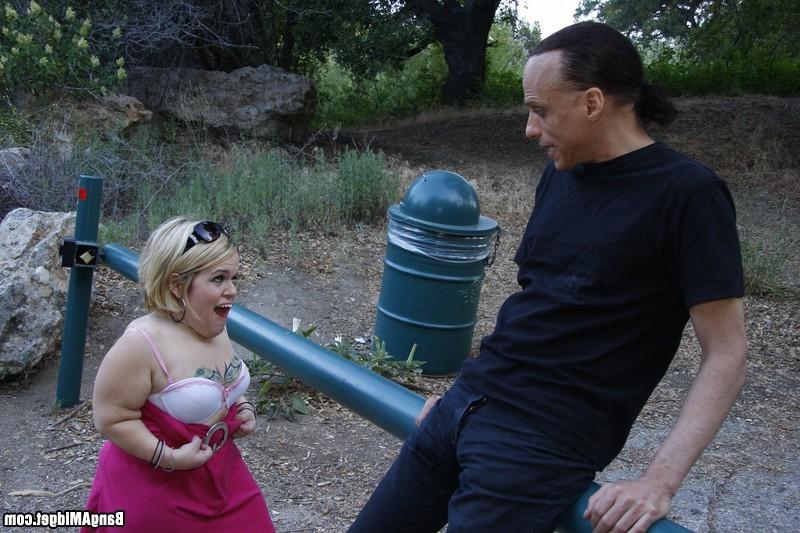 15P Midget Stella Gets A Huge Cock