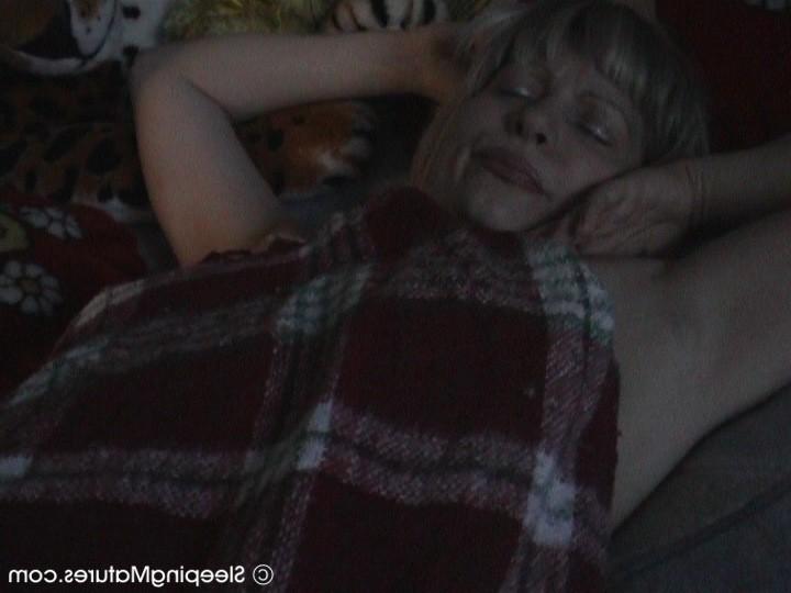 15P Spy on a hot sleeping mom