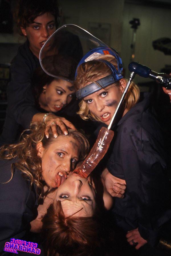 16P Wild honry lesbians hardcore gangbang with huge dildos