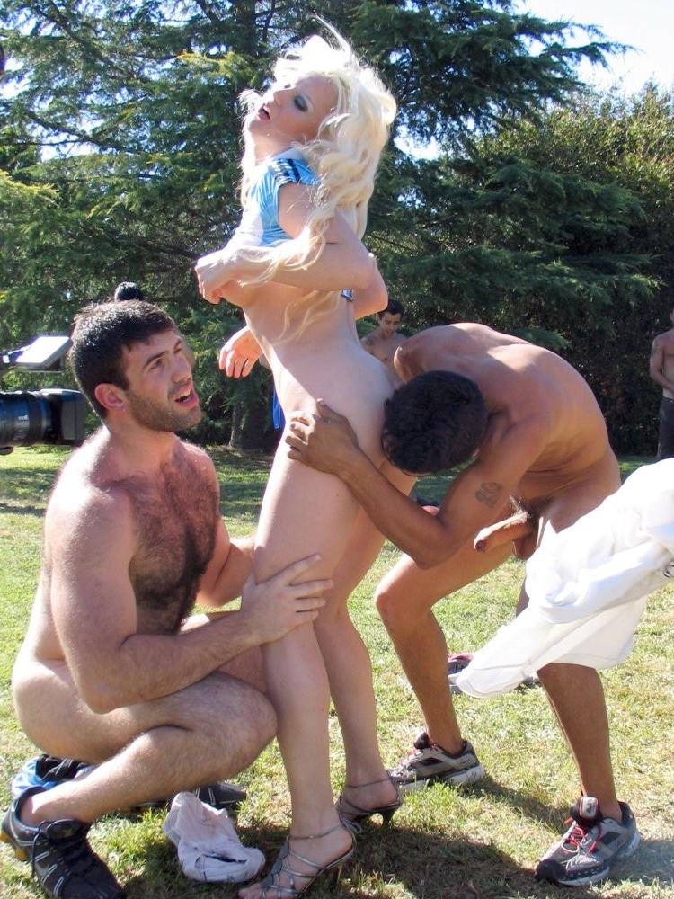 16P Hot Elizabet gets gang banged ourdoors