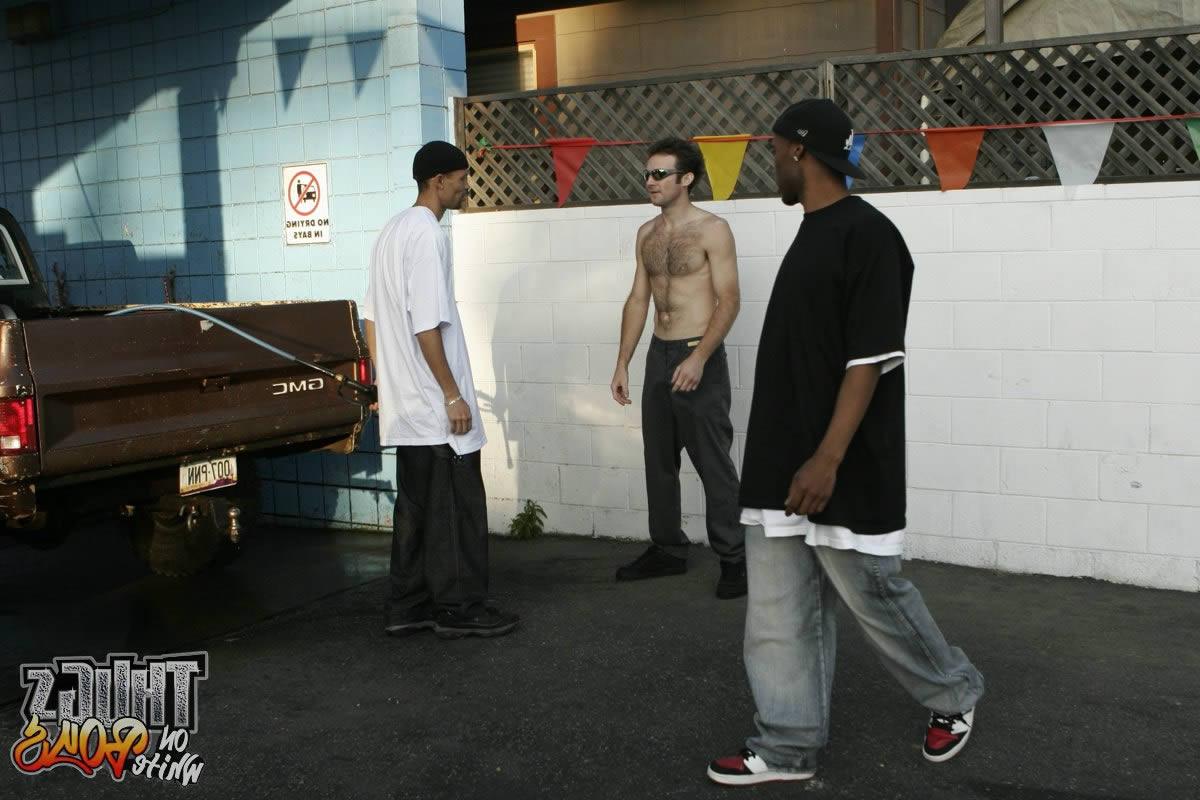 14P White stud getting fucked by two black thugs