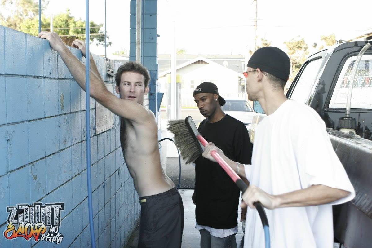 14P White stud getting fucked by two black thugs