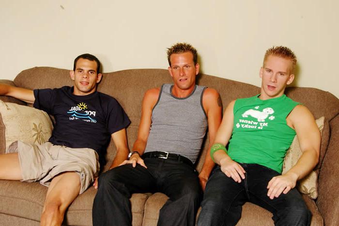 16P Studs with huge cock having threesome