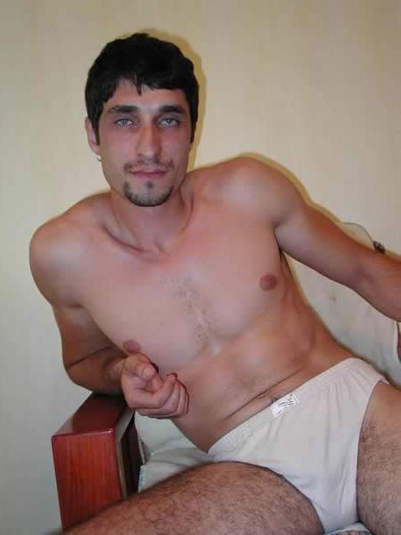 13P Strong amatuer guy with a huge cock