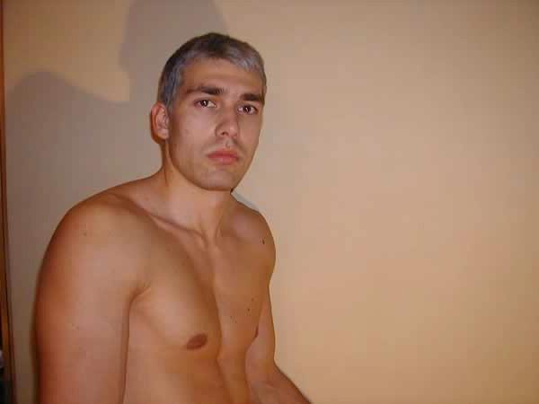 13P Muscula hunk showing his huge cock