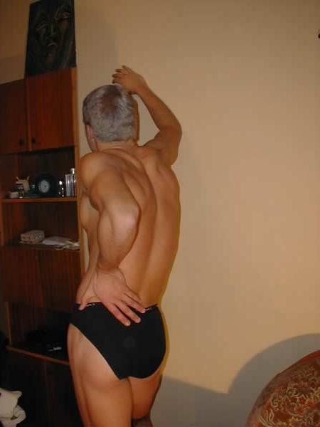 13P Muscula hunk showing his huge cock