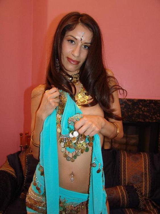 15P Hot babe Aruna gets her pussy stuffed with a huge cock before she sucks it off