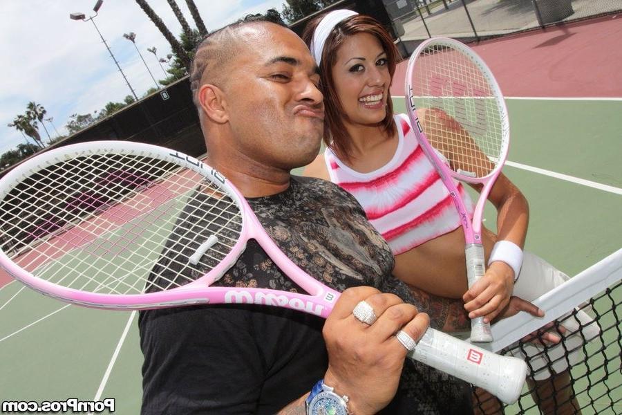 16P Layla Storm handles rackets and cocks with ease