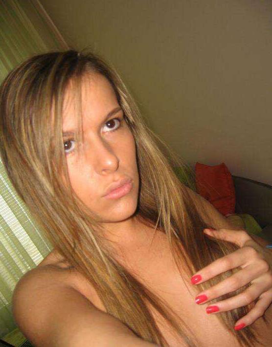16P Pictures of a chick sucking a cock and self-shooting