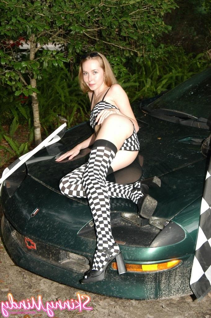 16P Skinny teen girl ready to start the race