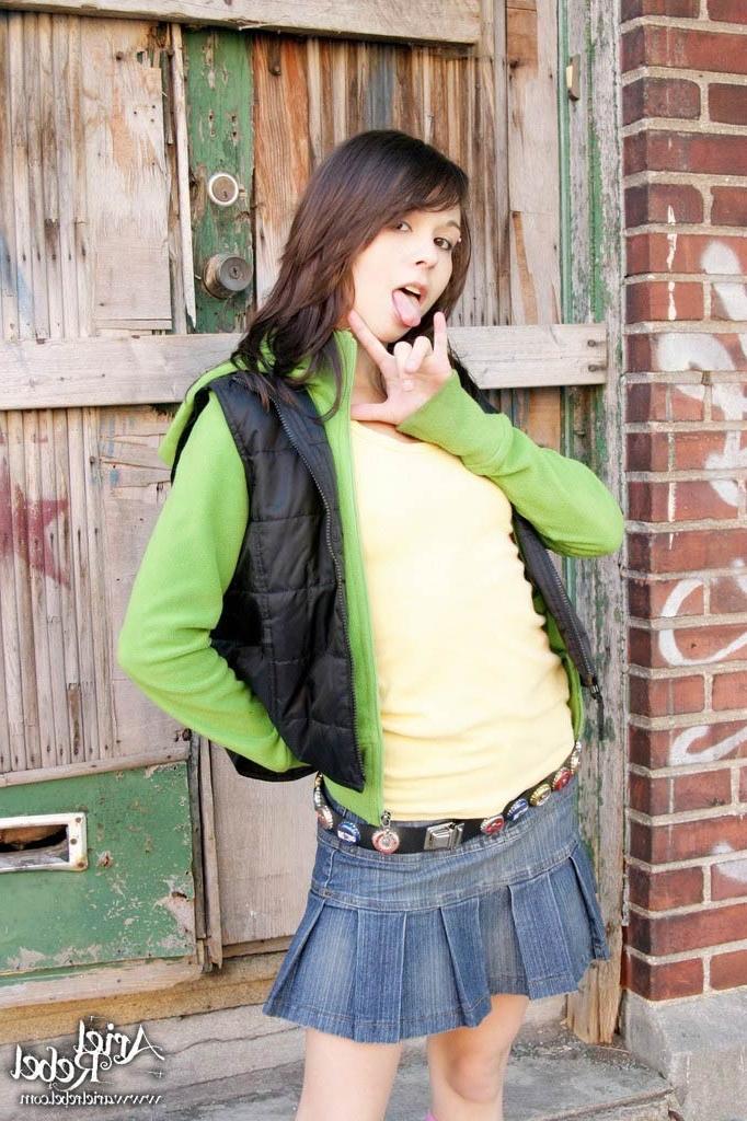 15P Cute teen girl in skirt flashing pussy outside