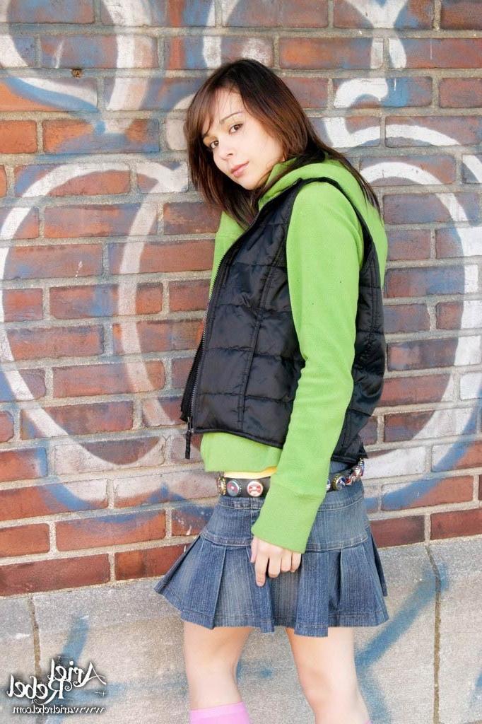 15P Cute teen girl in skirt flashing pussy outside