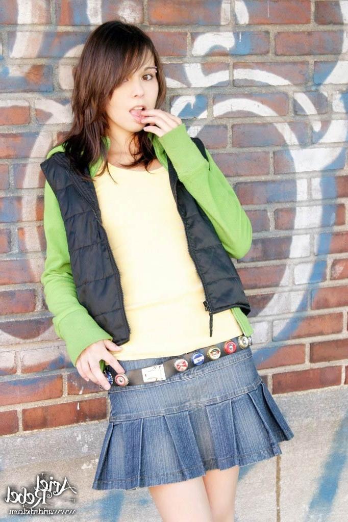 15P Cute teen girl in skirt flashing pussy outside