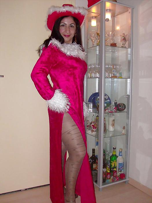 25P Turkish slut mom and friend dirty comments please