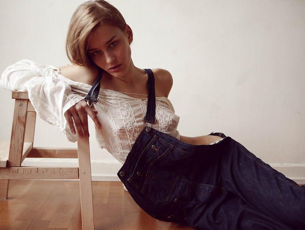 16P titless girls showing off their skinny bodies