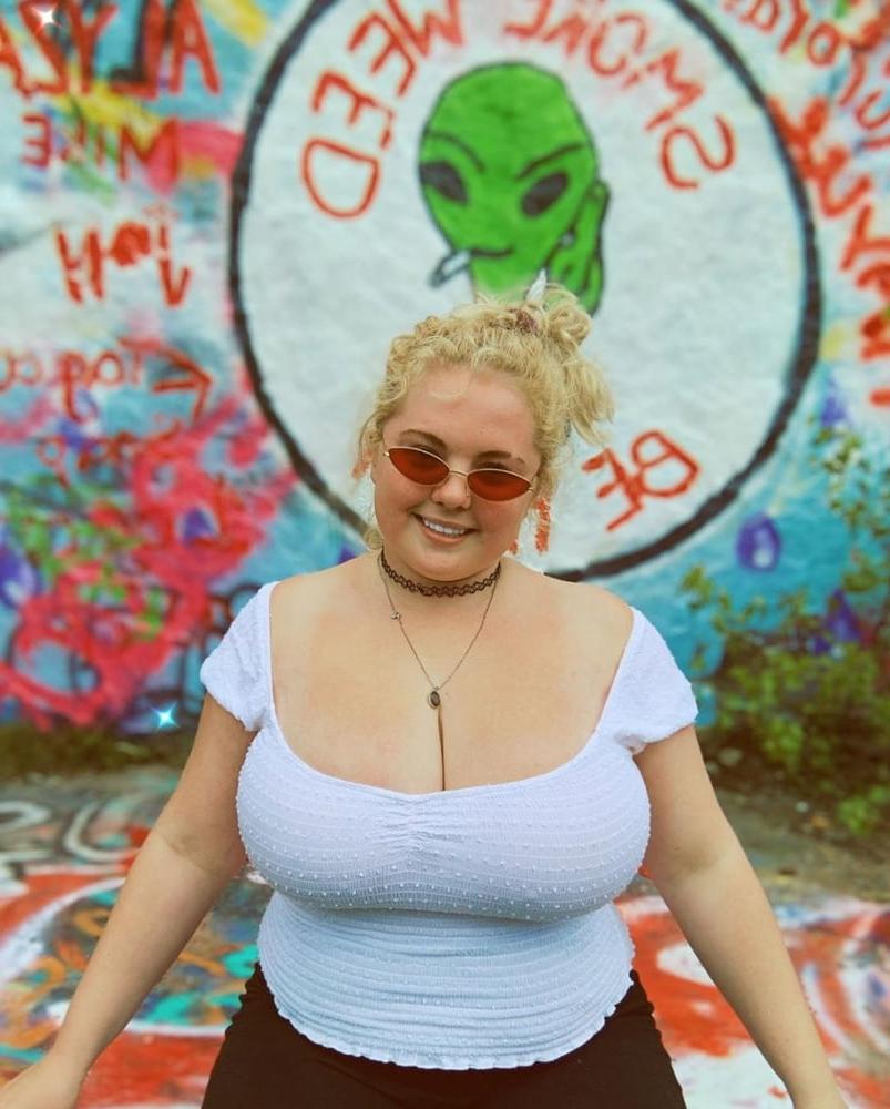 25P Huge tits TikTok Thot