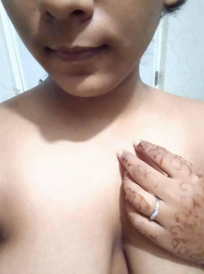 25P Huge Boob Bangladeshi Girl Leaked Nude Pic
