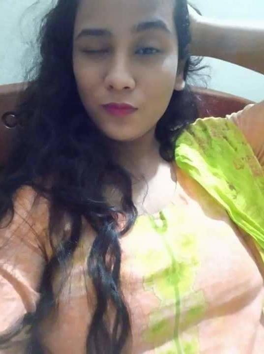 25P Huge Boob Bangladeshi Girl Leaked Nude Pic