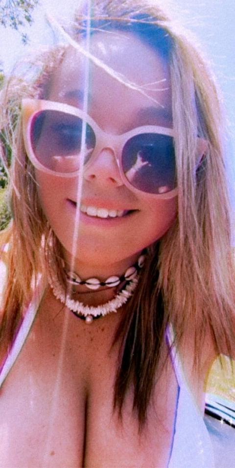 25P Beautiful babe and her huge knockers
