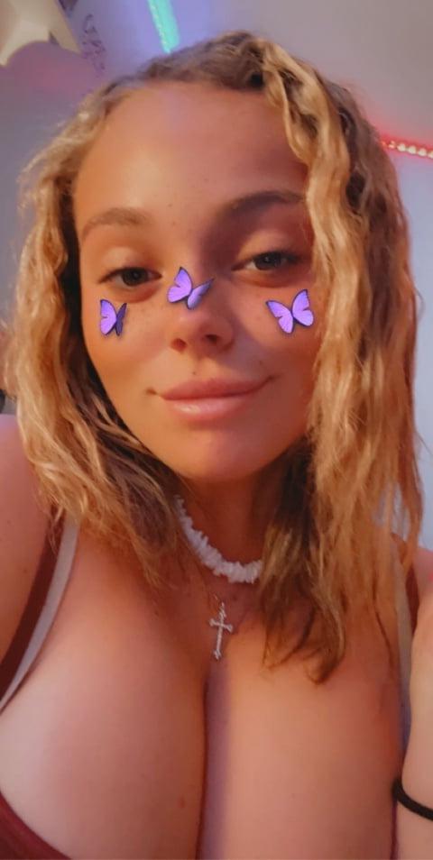 25P Beautiful babe and her huge knockers