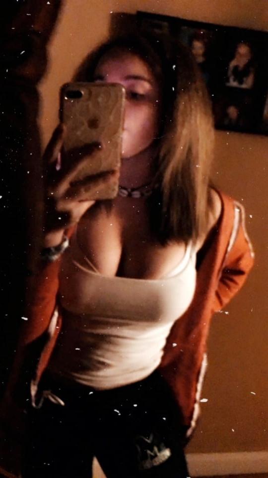 25P Beautiful babe and her huge knockers