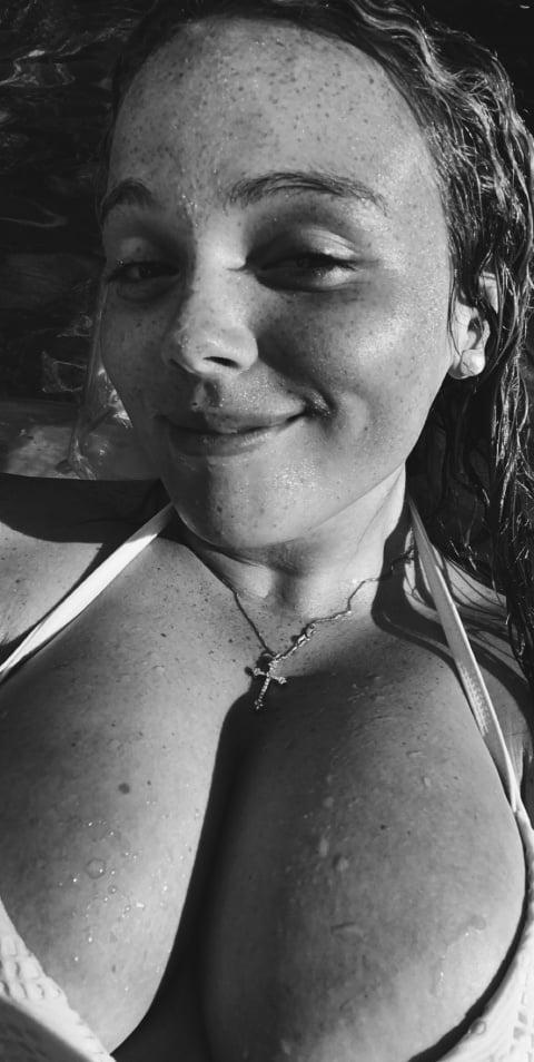 25P Beautiful babe and her huge knockers