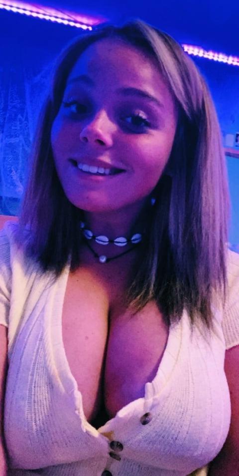 25P Beautiful babe and her huge knockers