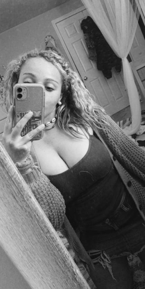 25P Beautiful babe and her huge knockers
