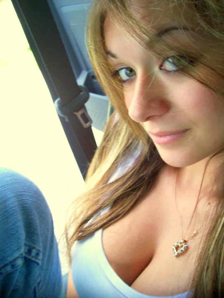 25P Teen with huge tits !